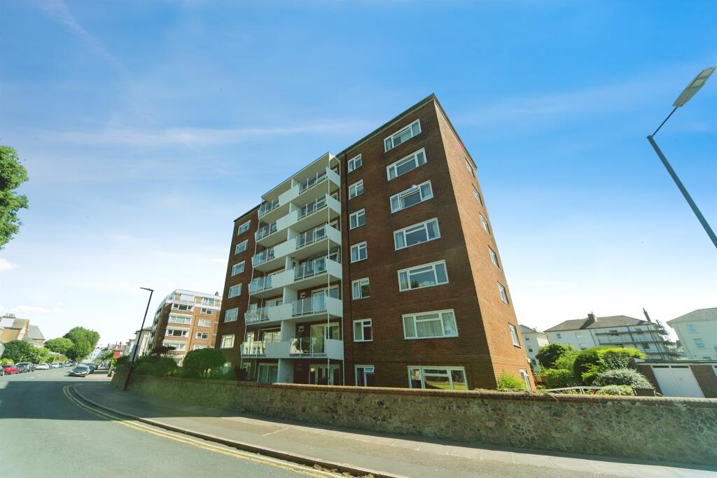 Apartment in Eastbourne, East Sussex - View 2