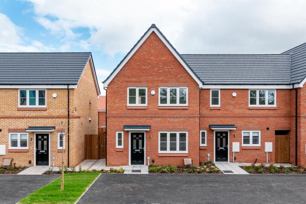 House in Stoke-on-Trent, Longport - More