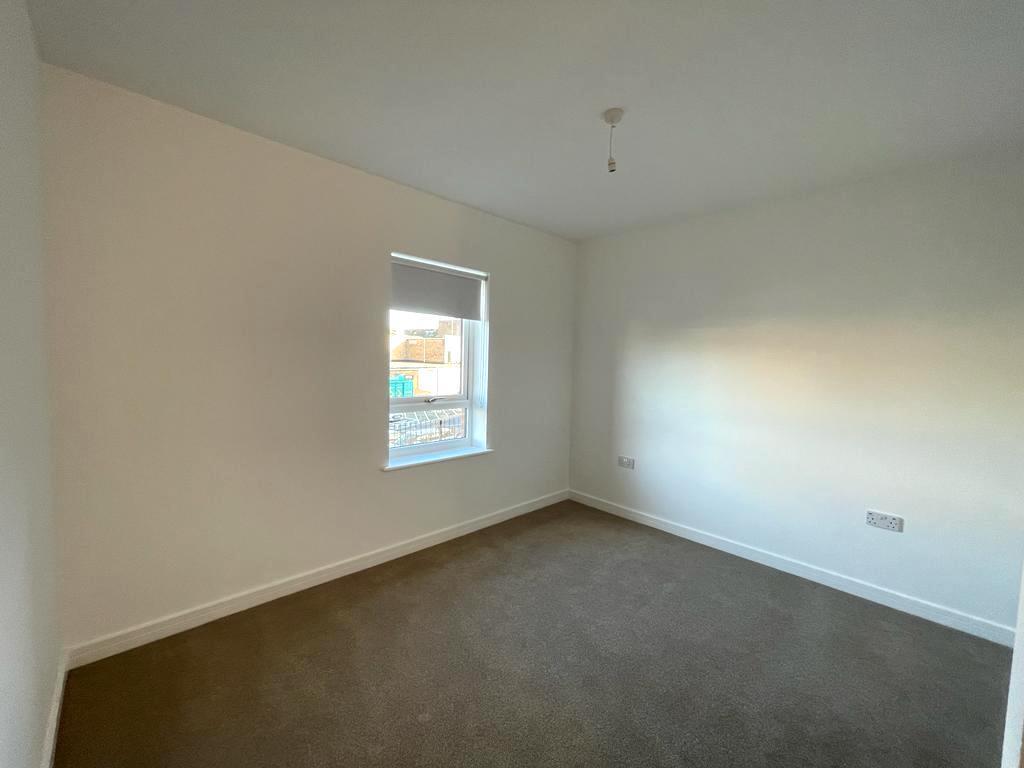 Apartment in Southend-on-Sea - View 4