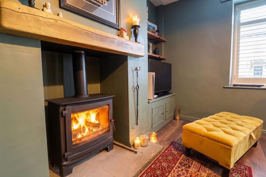 House in High Peak, Whitfield - View 2