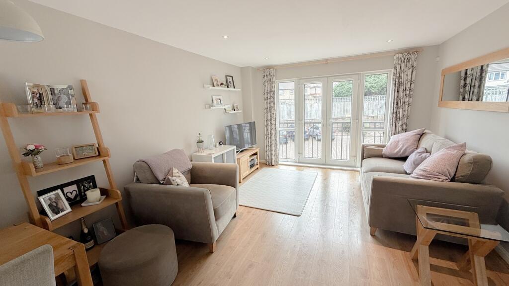 Apartment in Sutton - View 2