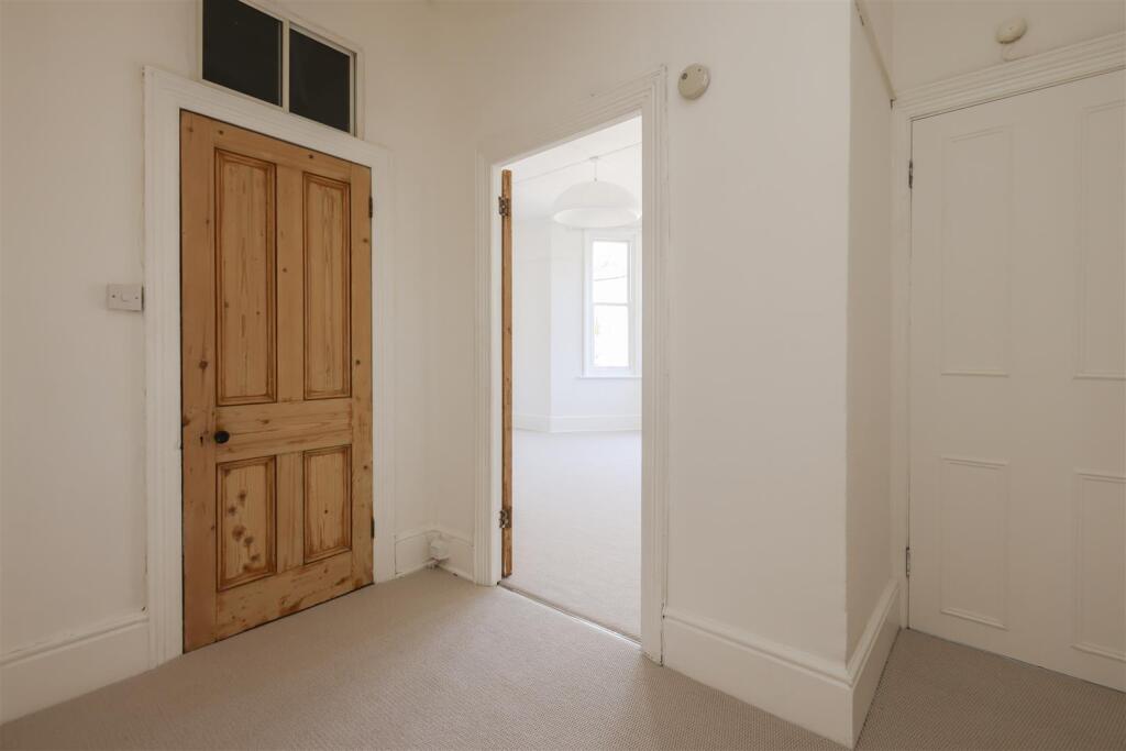 Apartment in Tonbridge - More