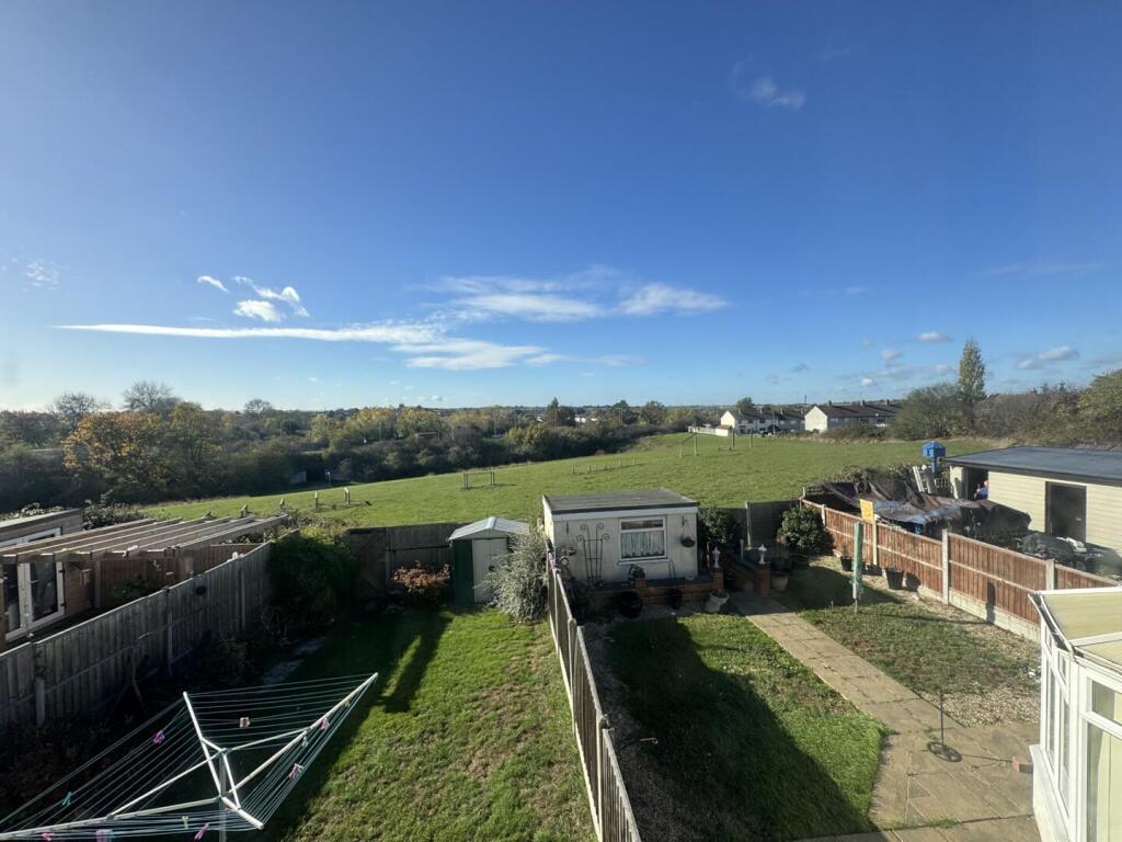 Silvertown Avenue, Stanford-le-Hope photo 2