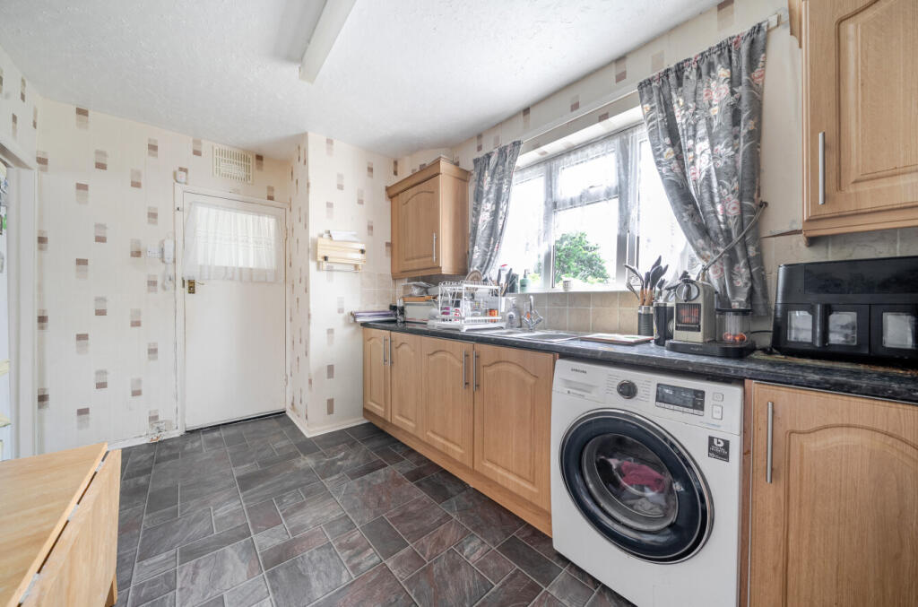 Cotmandene Crescent, Orpington, BR5 - More
