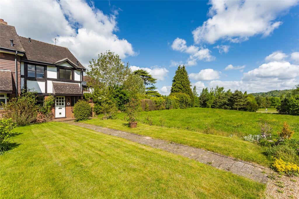 House in Tandridge, Brewer Street, Bletchingley - More