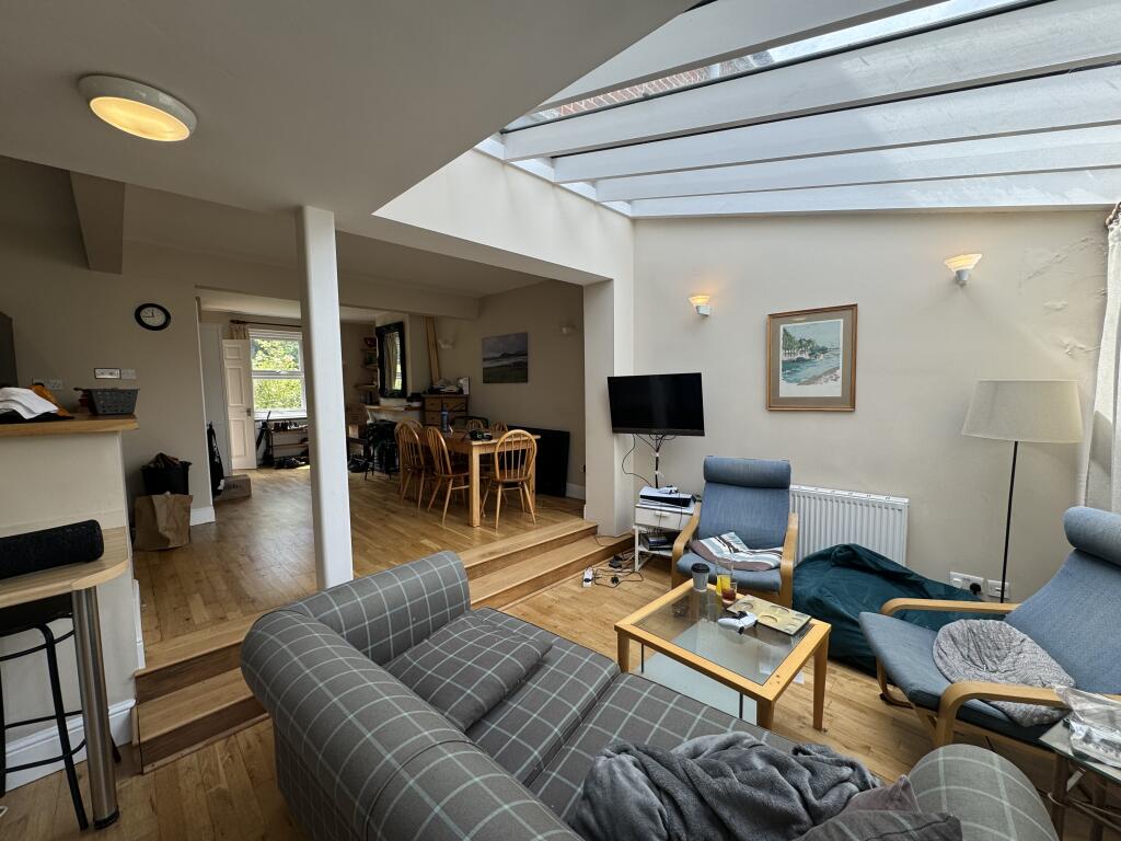House in Southampton - More