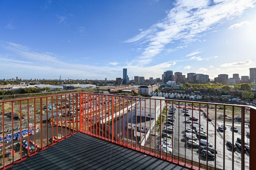 Heron Wharf, Poplar, London, E14 - View 3