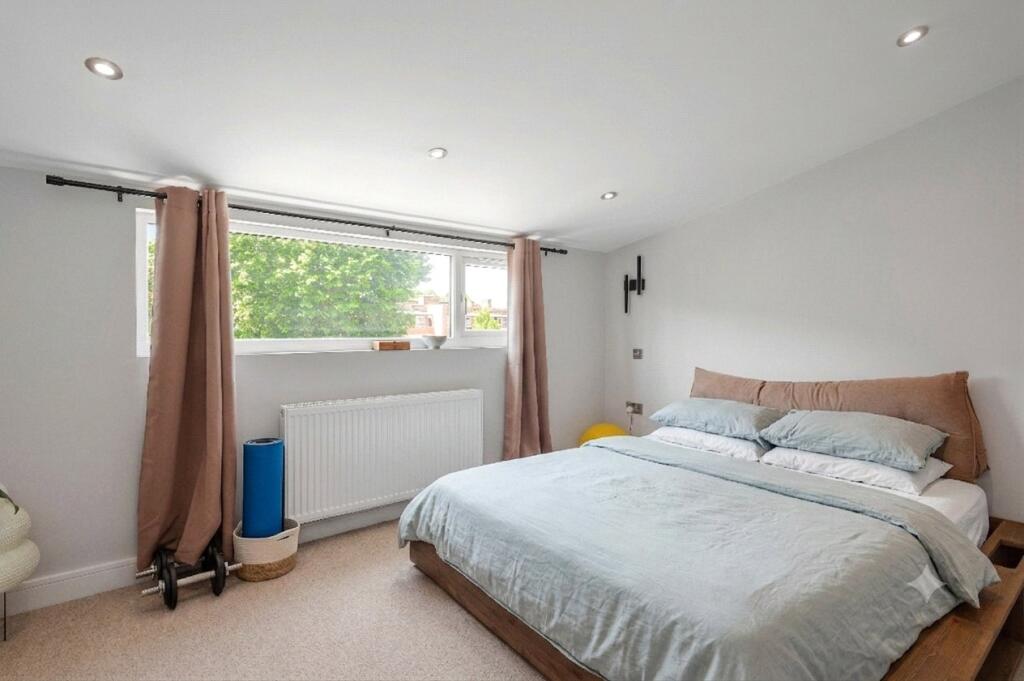 Brecknock Road, London, N7 - More