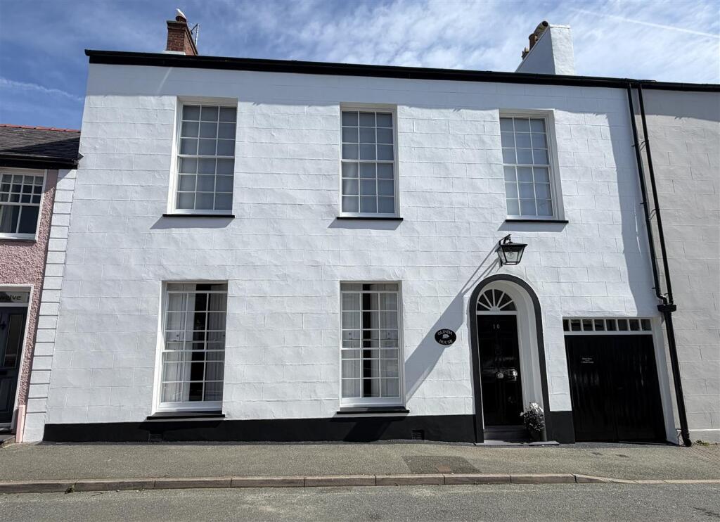 Main image of property: 10 Rating Row, Beaumaris