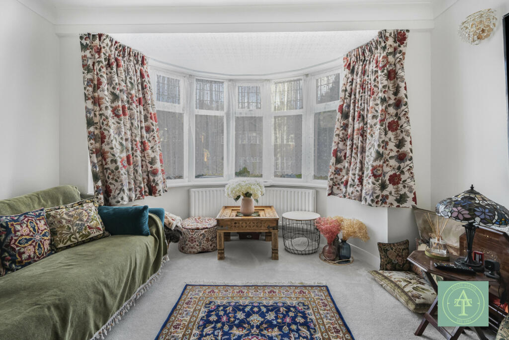 Lincoln Avenue, Southgate, London, N14 photo 4