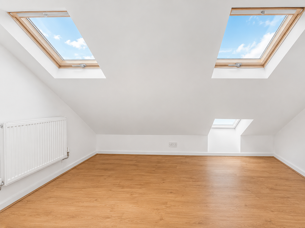 House in Luton - View 3