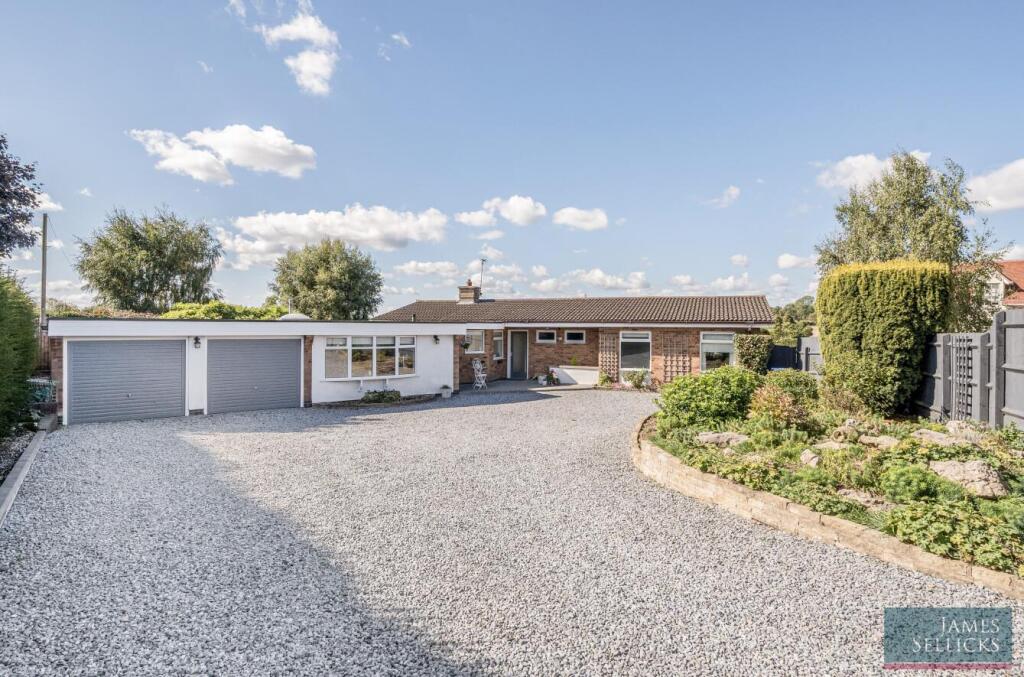 3-bed bungalow on Beadswell Lane, Burton Overy, Leicestershire, £650,000