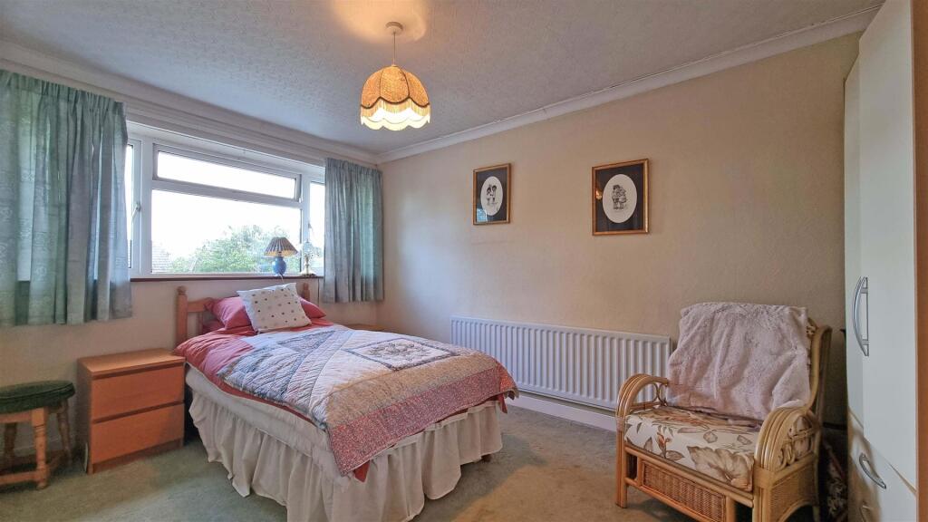 House in Birmingham, West Midlands - More
