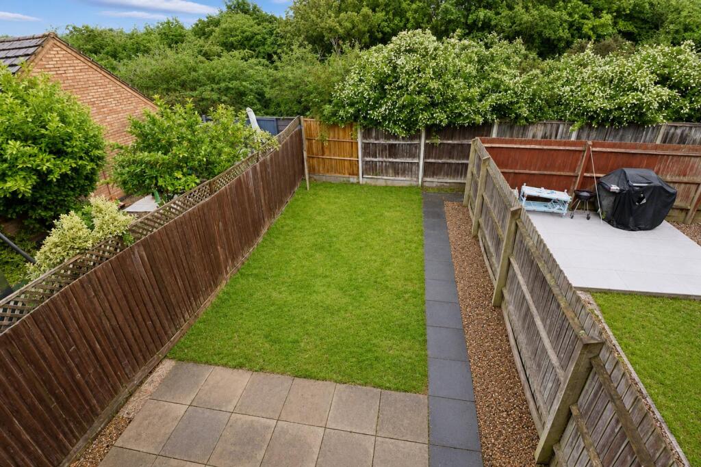 Sunningdale Drive, Rushden, NN10 photo 2