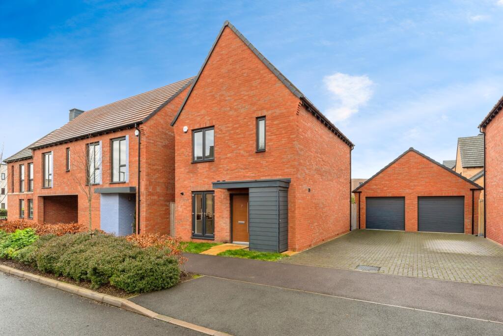 3-bed detached on Stadium Avenue, Newark, NG24, £280,000