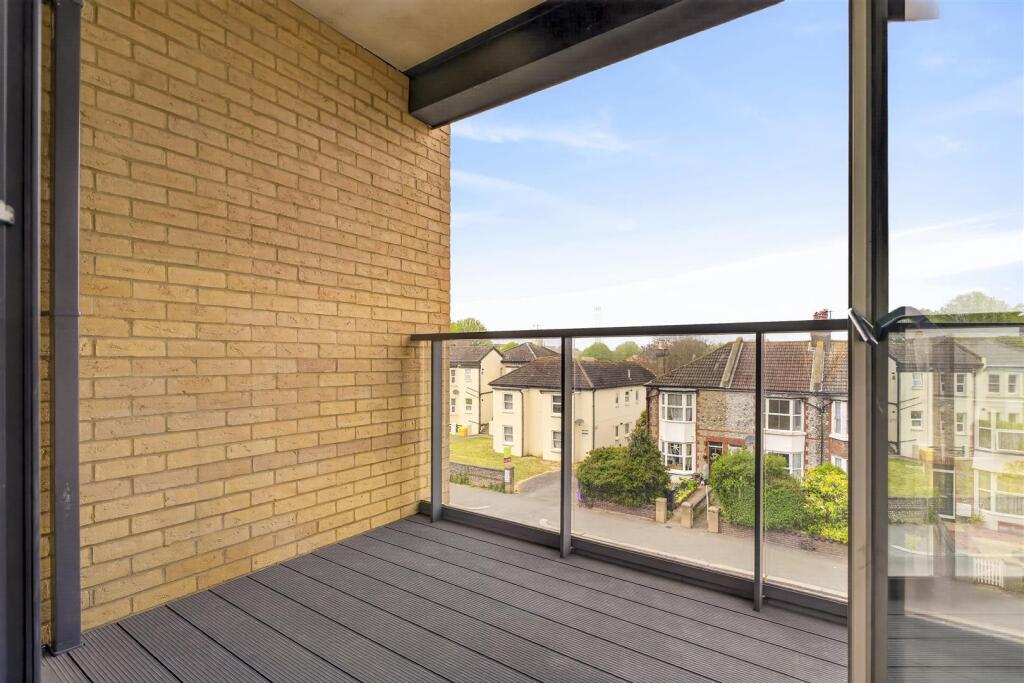 Apartment in Brighton - More