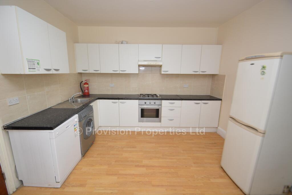 6 bedroom terraced house for rent