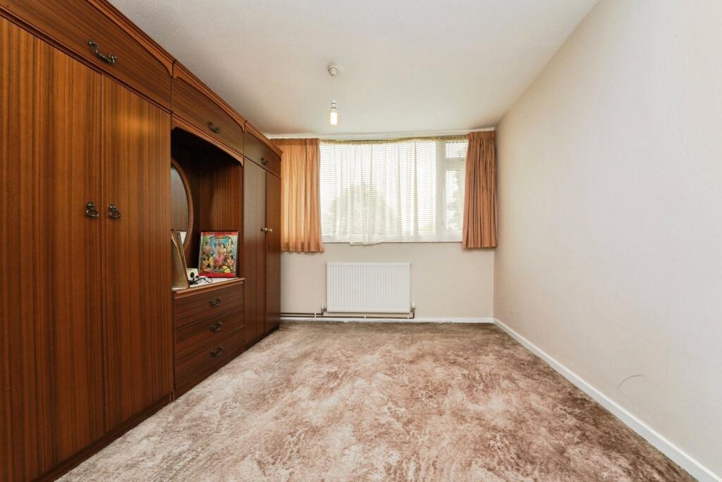 Golden Close, Tuffley, Gloucester, Gloucestershire, GL4 photo 4