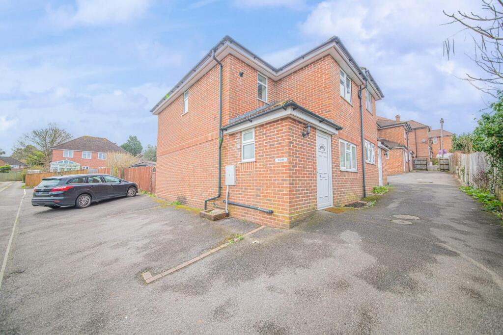 Main image of property: Linnet Square, Eastleigh, Hampshire