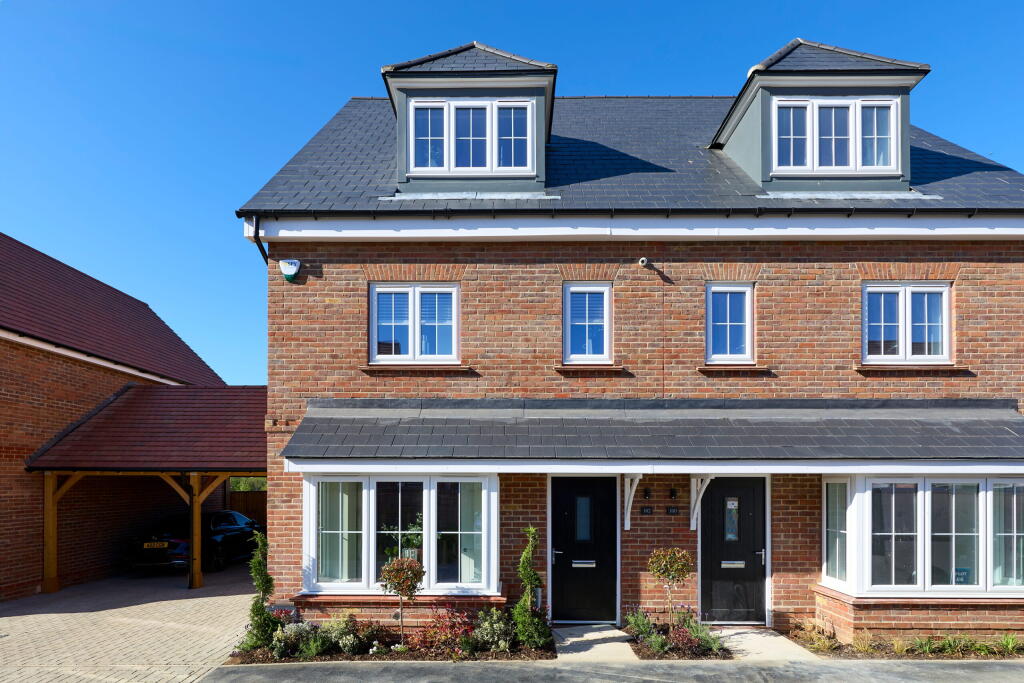 3-bed terraced on Hammondstreet Road, 
Cheshunt, 
Hertfordshire,
EN7 6PN, £650,000