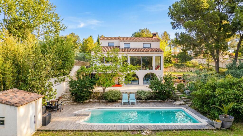 Main image of property: Provence-Alps-Cote d`Azur, Bouches-du-Rhône, Ventabren