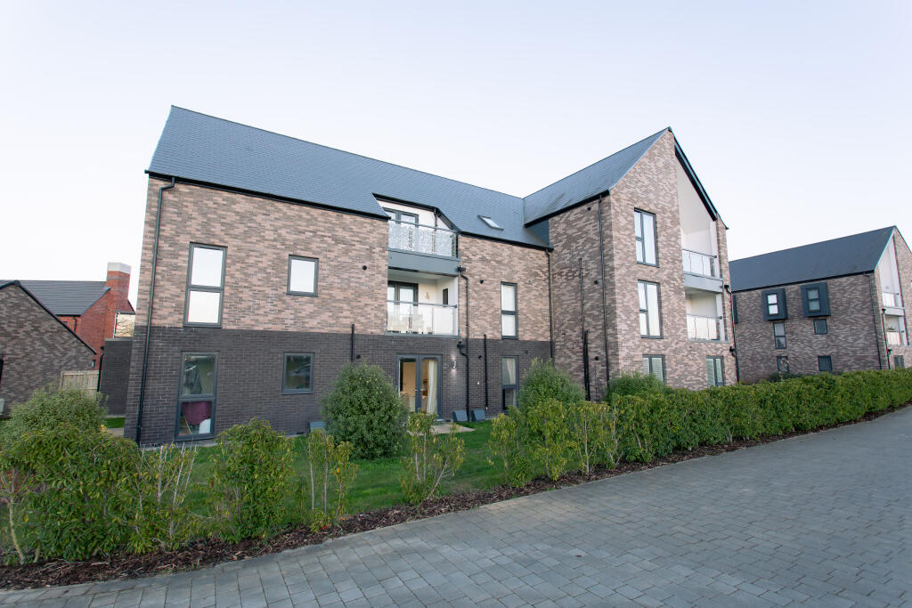 Apartment in Daventry, West Northamptonshire - View 2