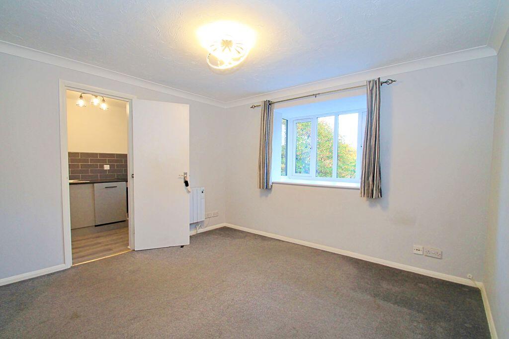 Apartment in Winkfield, Bracknell Forest - View 4