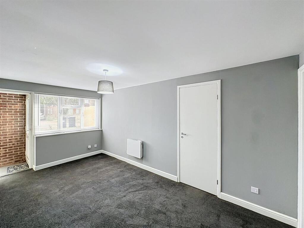 Ebourne Close, Kenilworth - View 2