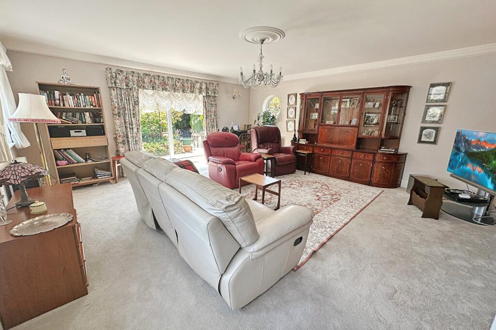 Carisbrooke Way, Highcliffe, Dorset. BH23 4RA photo 2