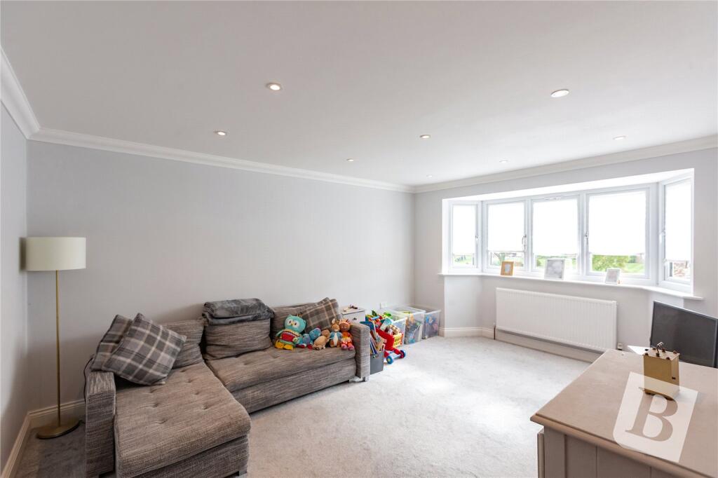Boundary Road, Upminster, RM14 photo 3