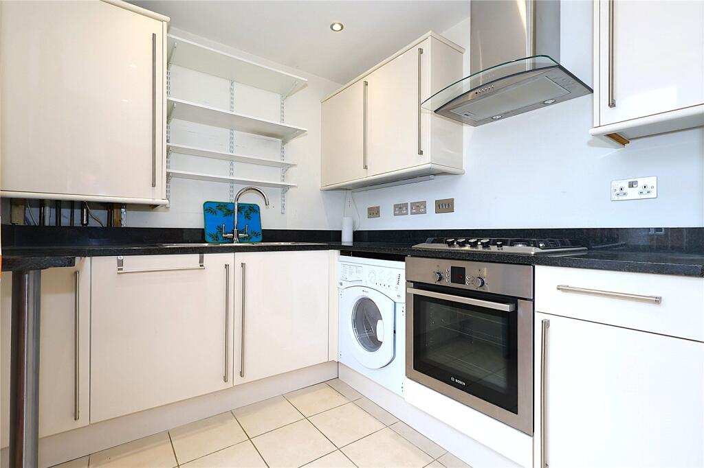 Apartment in Woking, Surrey - View 5