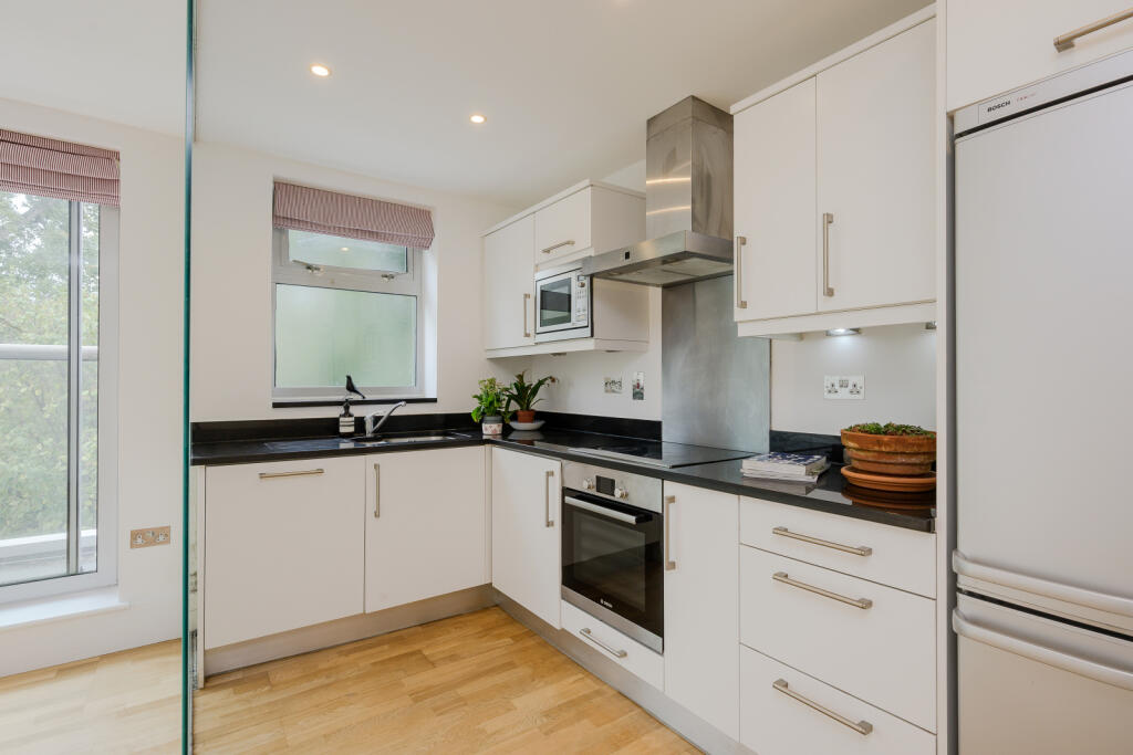 Apartment in London, Merton Park - View 4