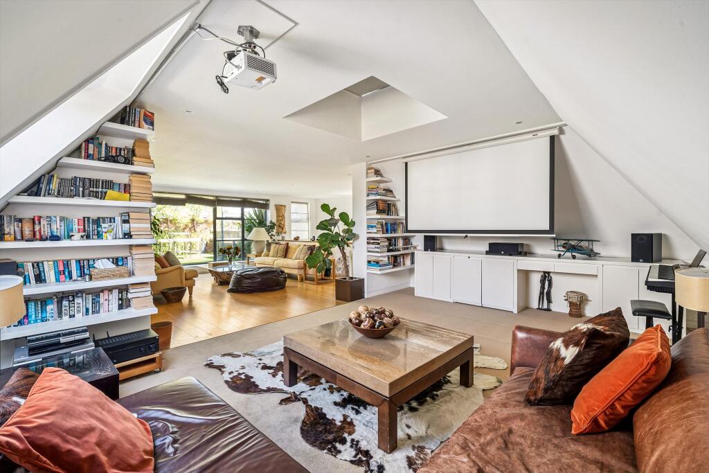 Apartment in London - More
