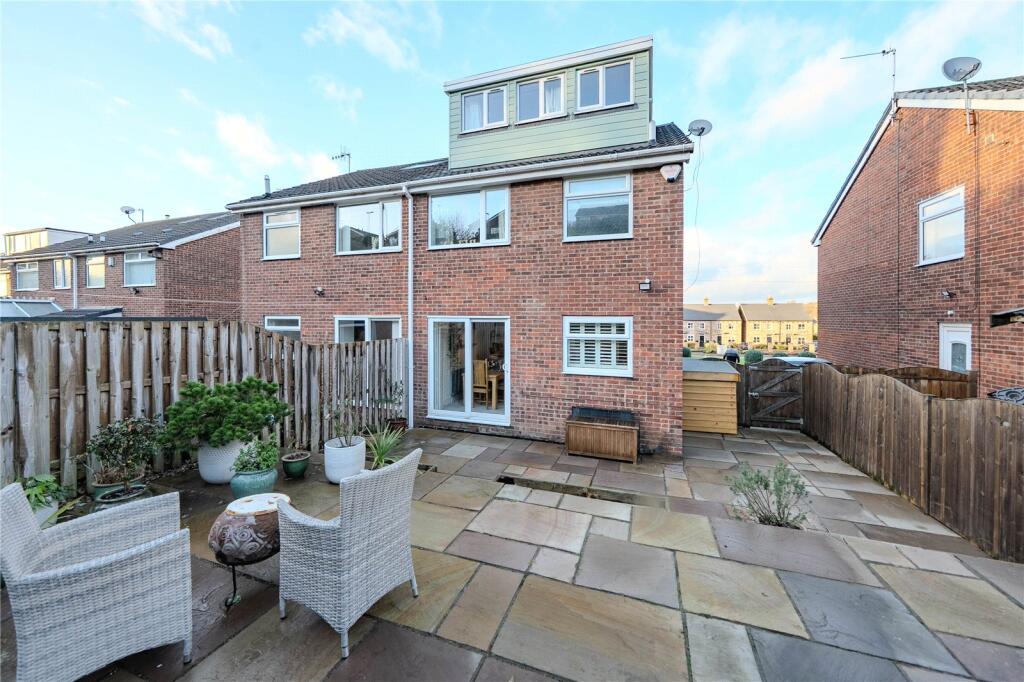 Greenacre Park Avenue, Rawdon, Leeds, West Yorkshire photo 4