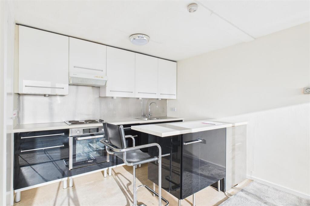 Apartment in Bristol, High Kingsdown, Cotham - View 3
