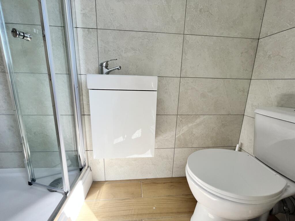 4 bedroom end of terrace house for rent