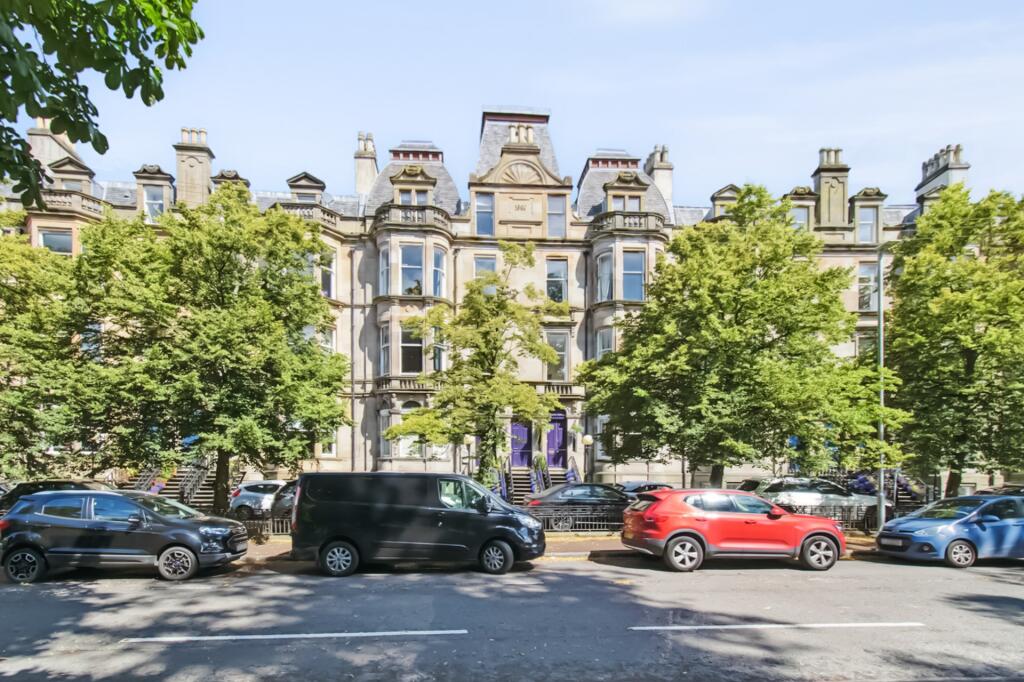 Main image of property: Queens Drive, Flat 2-2, Queens Park, Glasgow, G42 8BJ