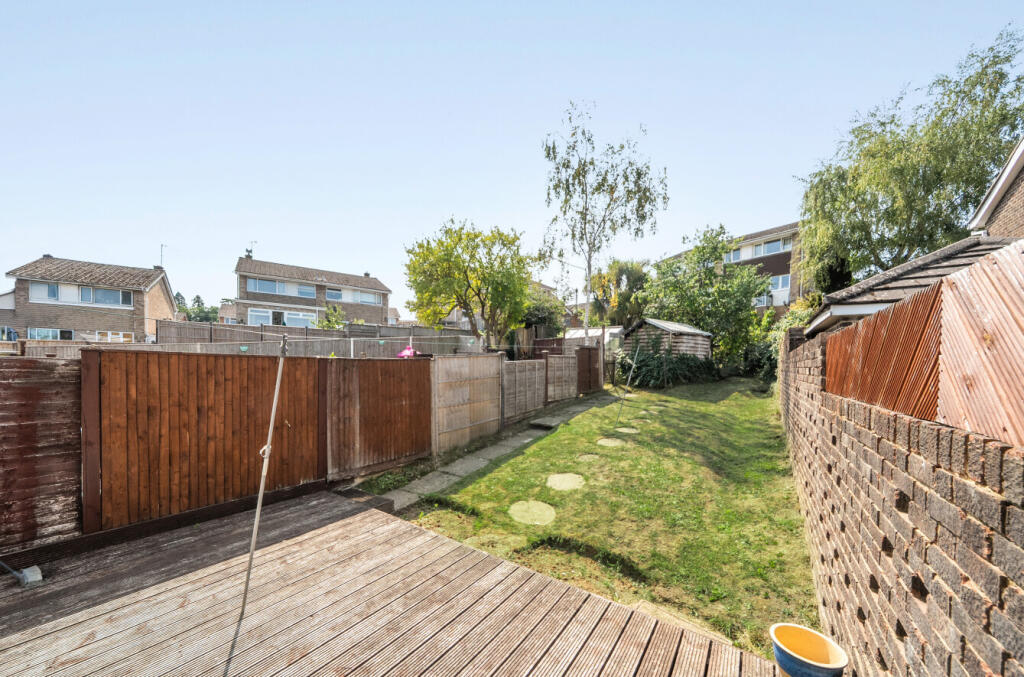 9 Arden Close photo 4