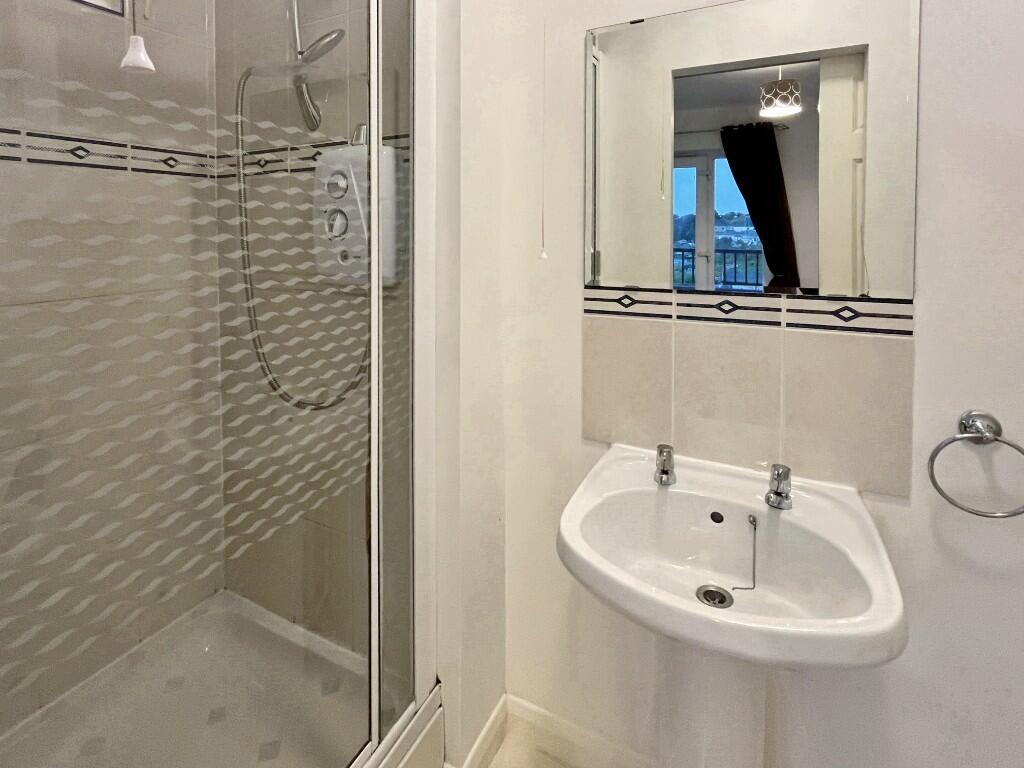 4 bedroom semi-detached house for rent