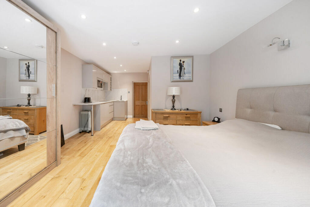 Studio flat for rent