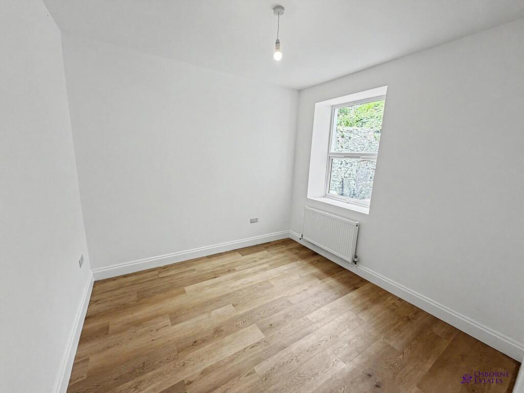 House in Tonypandy, Pen-y-graig - View 5