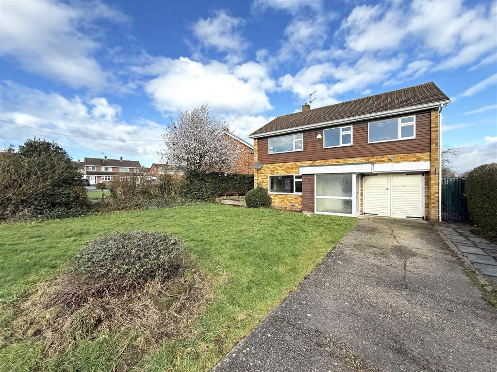 4-bed detached on Stokesay Avenue, Heath Farm, Shrewsbury, £350,000