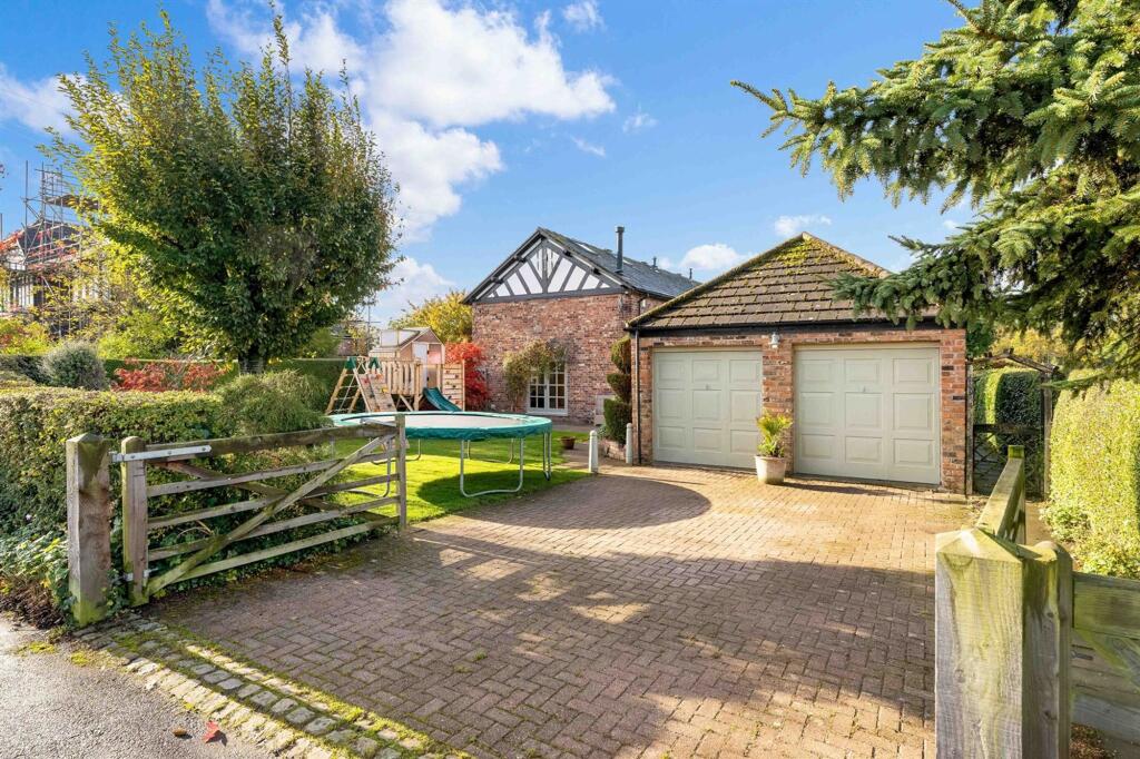 Spark Hall Close, Stretton, WA4 photo 4