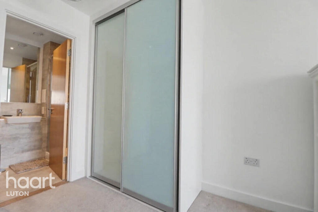 Apartment in Luton - More