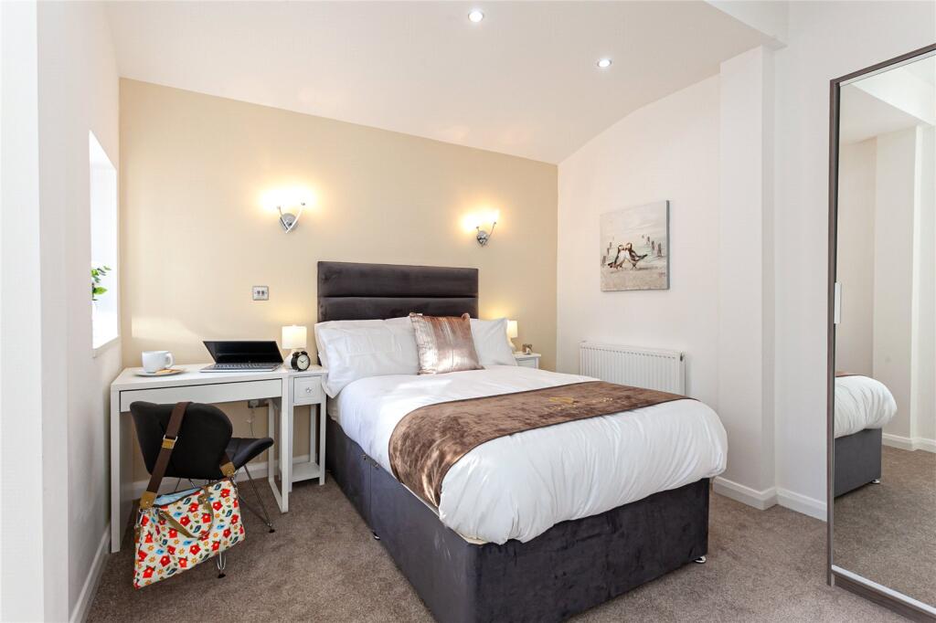 Main image of property: Flat A, 124 Shaw Heath, Stockport, Greater Manchester, SK2