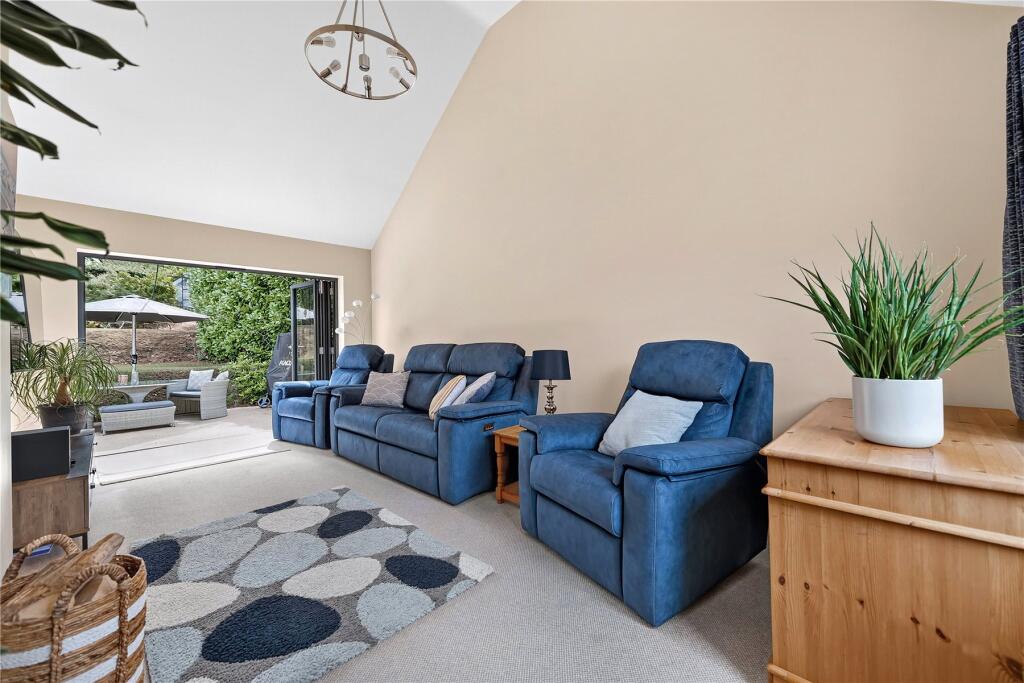 House in Woking, Surrey - View 5