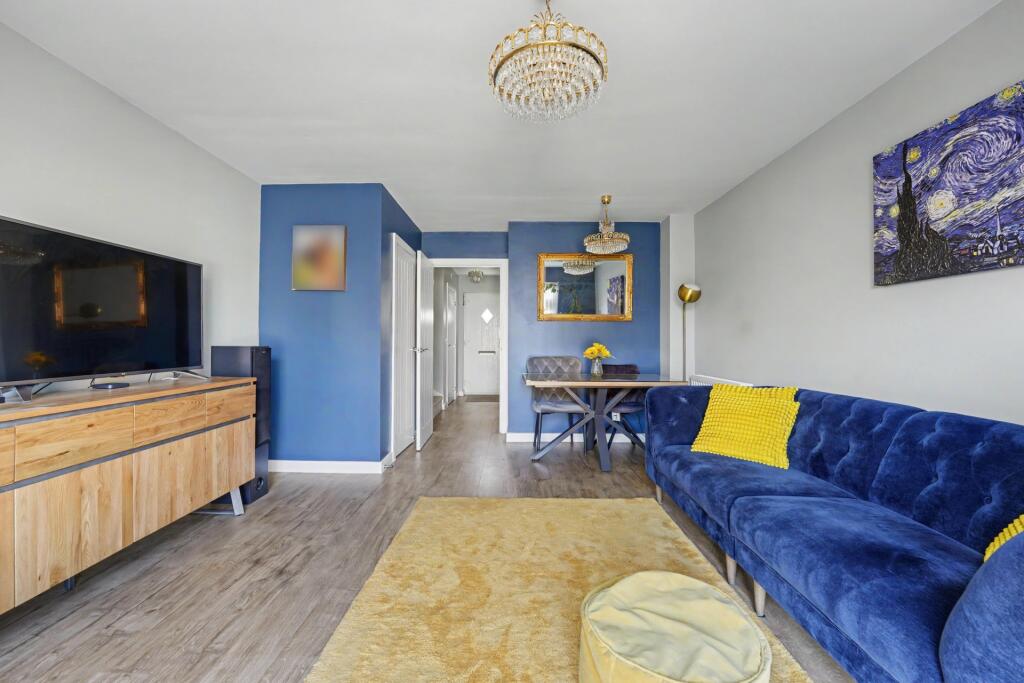 Elizabeth Gardens, Goffs Oak, EN7 photo 4