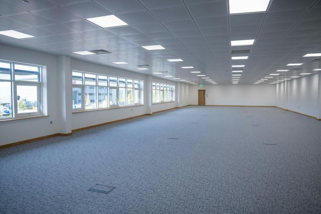 Tritax  Unit 2 Symmetry Park Aston Clinton 281025 31.jpg