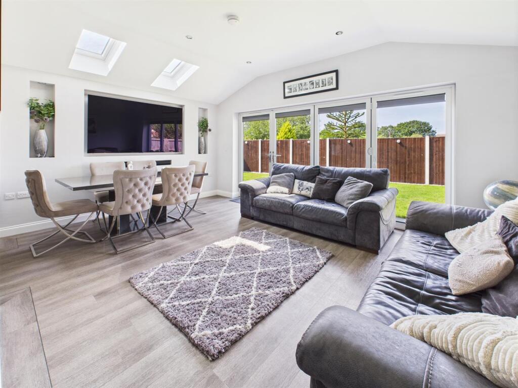 House in Lincoln - View 3