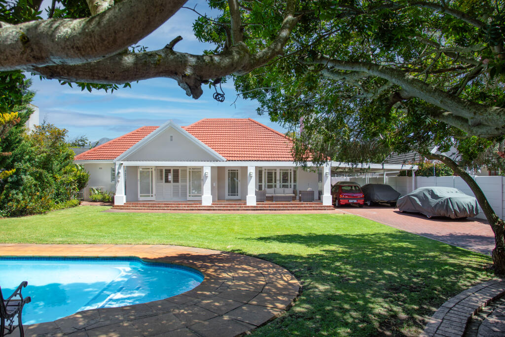 Main image of property: South Africa, Western Cape, Bergvliet